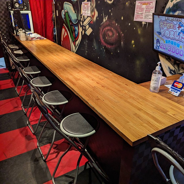 受付所はオシャレなバーカウンター☆