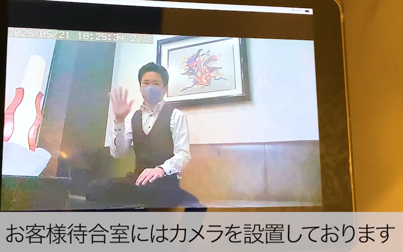 お客さんの顔をモニターでチェック♪